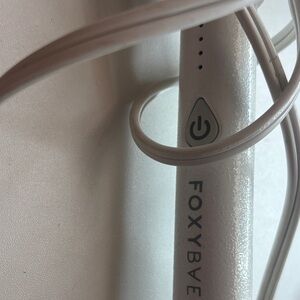 FoxyBae White Hair Styling Tool